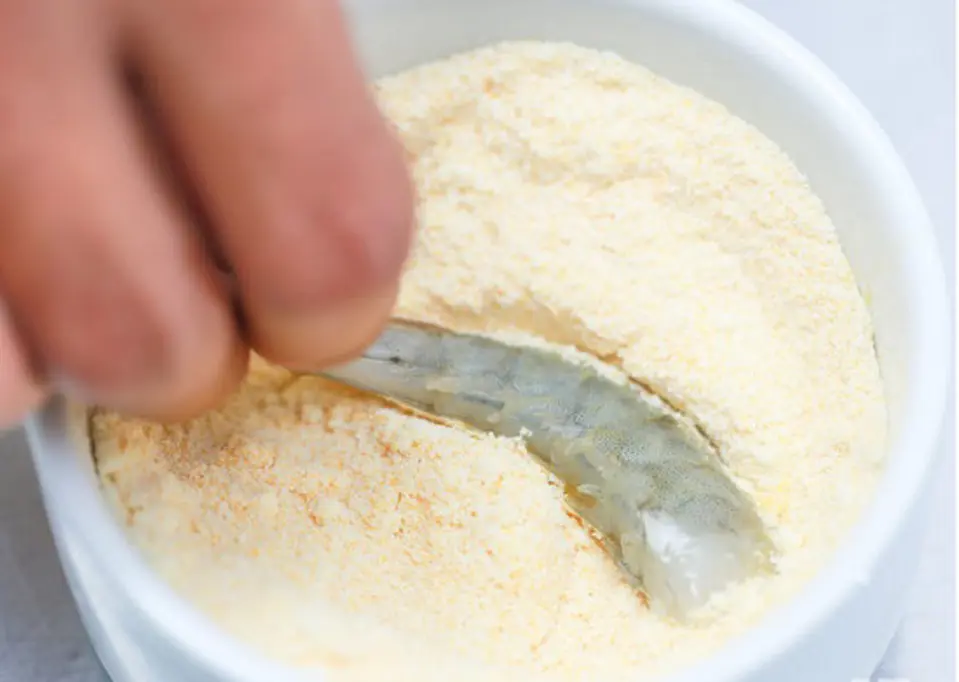 Cách làm món tôm rang bánh ngũ cốc hương vị độc đáo