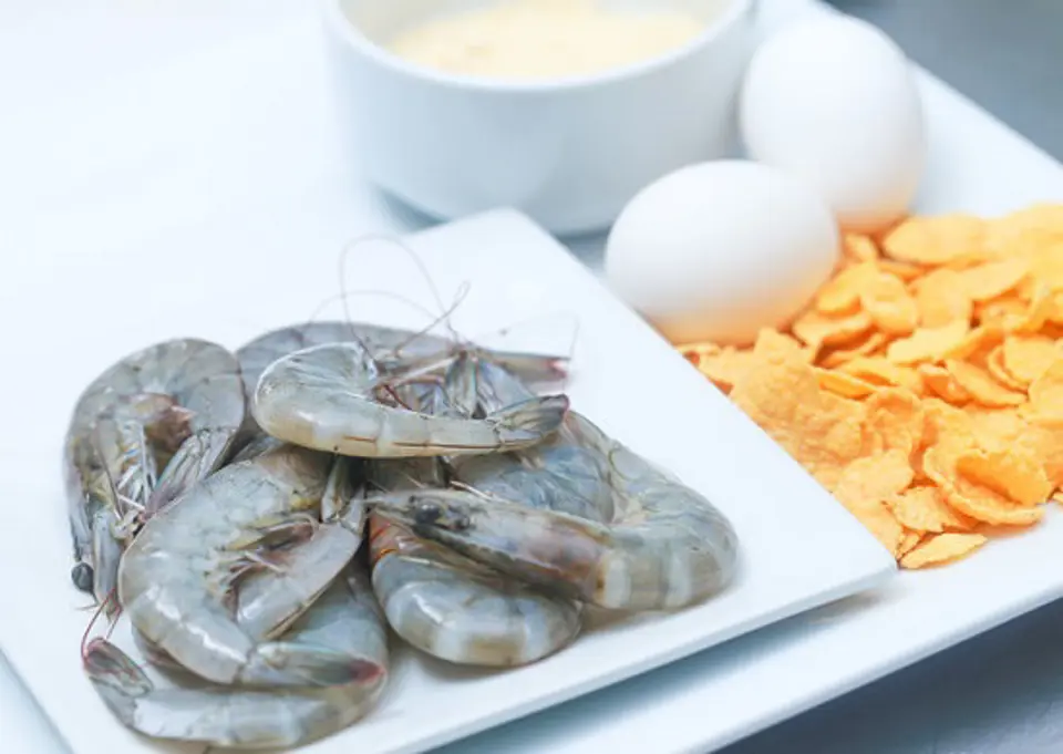 Cách làm món tôm rang bánh ngũ cốc hương vị độc đáo