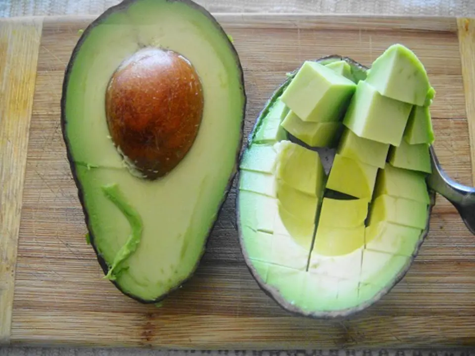 Cách làm salad trái bơ giúp giảm cân