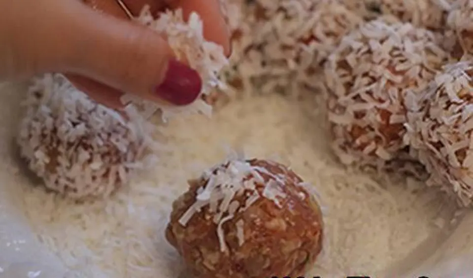 Cách làm thịt viên bọc trứng muối ăn chơi ngày cuối tuần