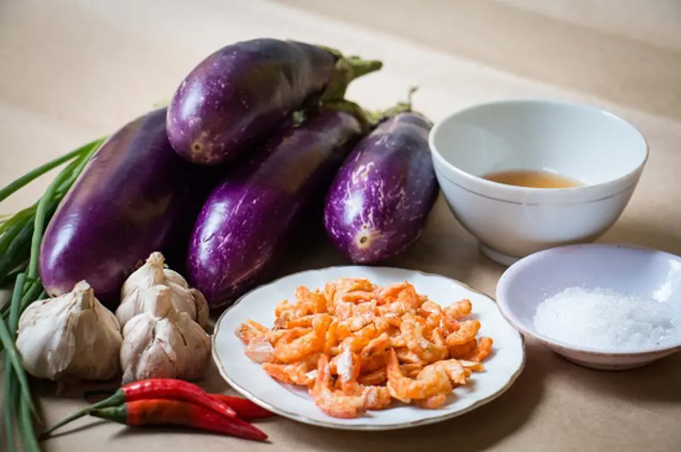 Hướng dẫn cách làm cà tím sốt tôm khô Hướng dẫn cách làm cà tím sốt tôm khô