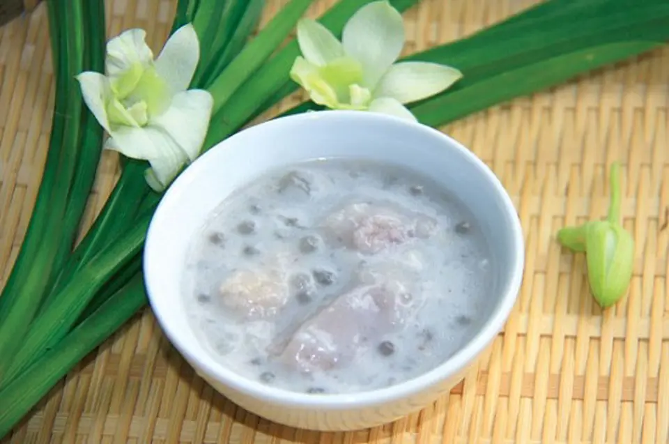 Hướng dẫn cách làm chè khoai sọ bột báng nước cốt dừa