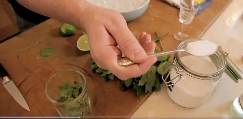 Cách làm 2 kiểu cocktail mojito mát lạnh cho ngày hè