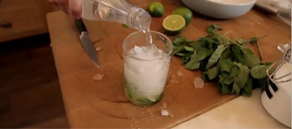 Cách làm 2 kiểu cocktail mojito mát lạnh cho ngày hè