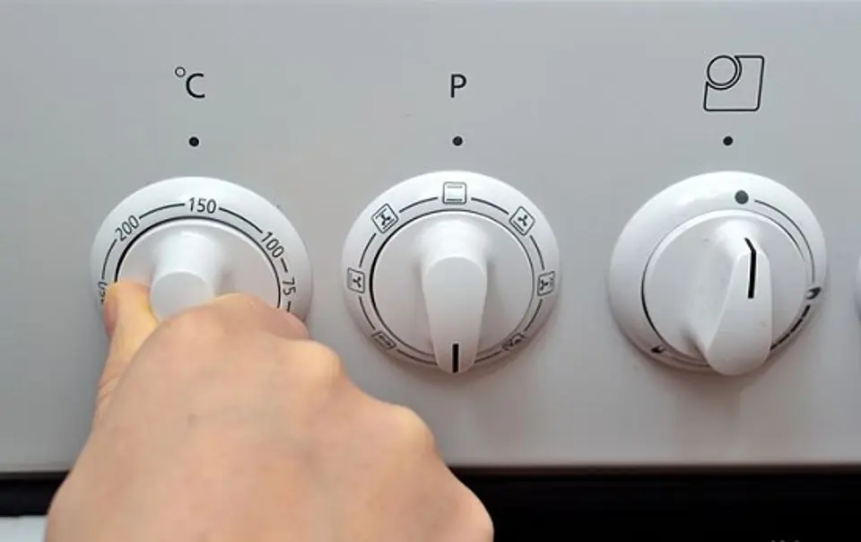 Cách làm bánh cà rốt nho khô lượn sóng hấp dẫn cho ngày lạnh