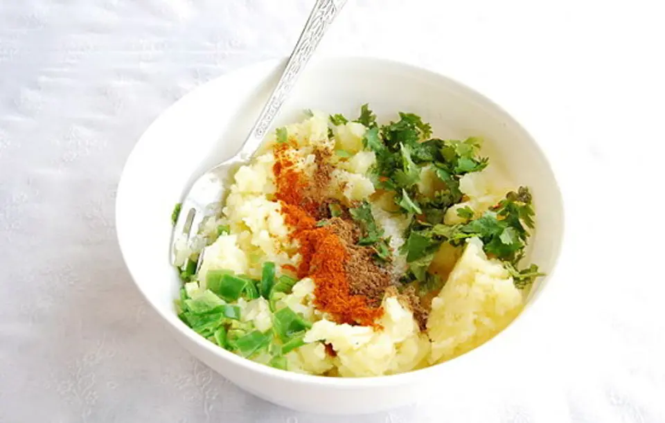 Cách làm bánh khoai tây cay thơm ngon