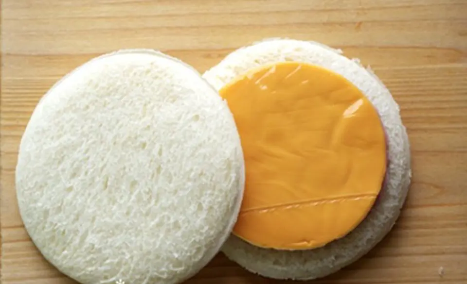 Cách làm bánh mì chiên trứng sốt phô mai béo ngậy