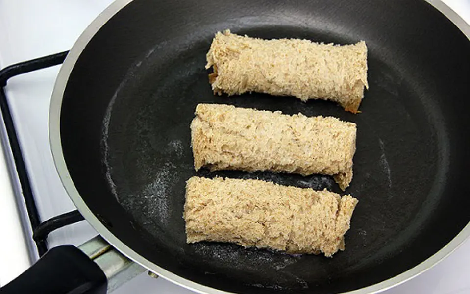 Cách làm bánh mì xì gà thơm ngon độc đáo