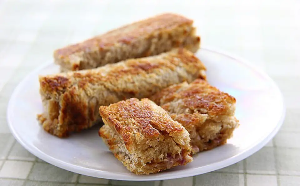 Cách làm bánh mì xì gà thơm ngon độc đáo