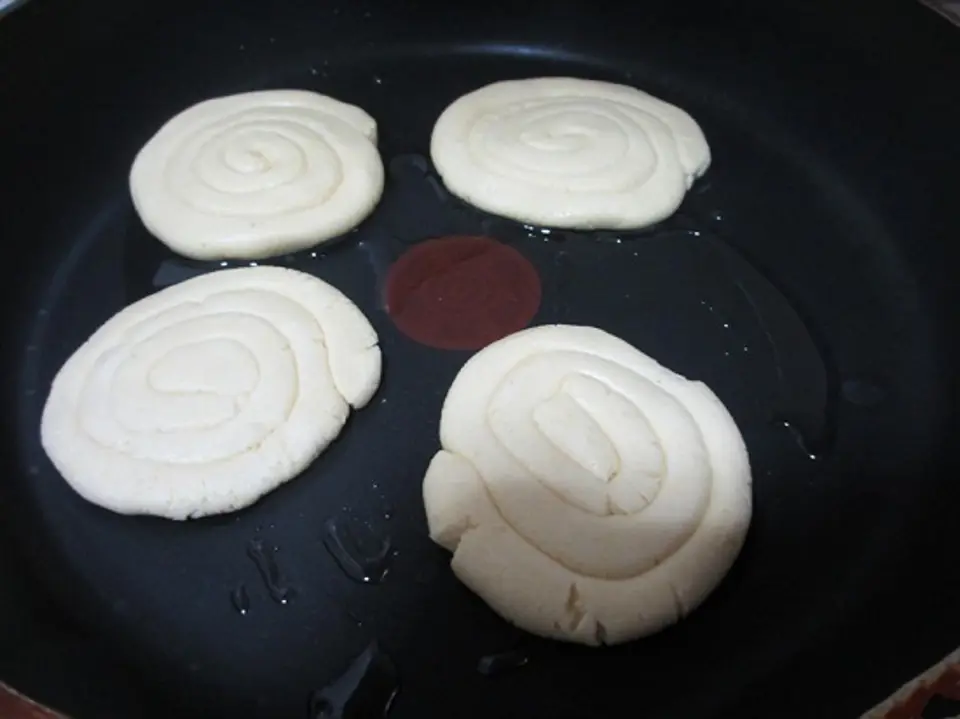 Cách làm bánh nếp chiên xốp giòn