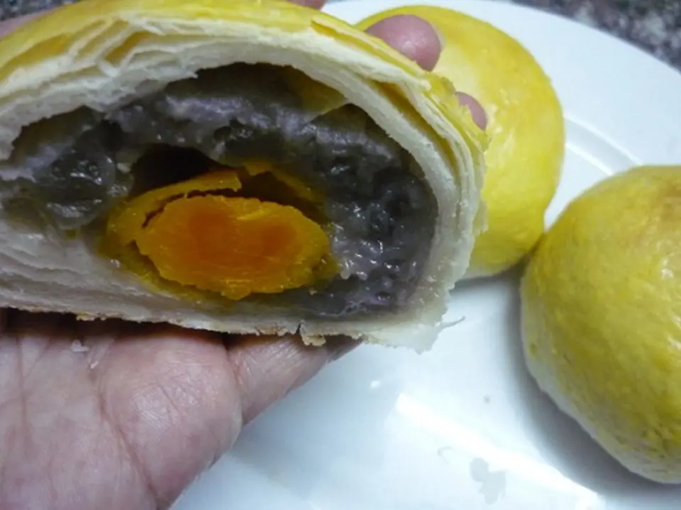 Cách làm bánh pía nhân khoai môn cho tết trung thu