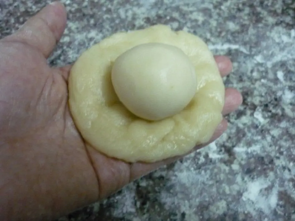 Cách làm bánh pía nhân khoai môn cho tết trung thu