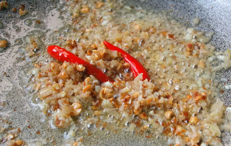Cách làm gà sốt hạnh nhân thơm ngon