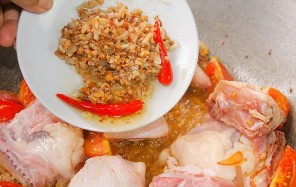 Cách làm gà sốt hạnh nhân thơm ngon
