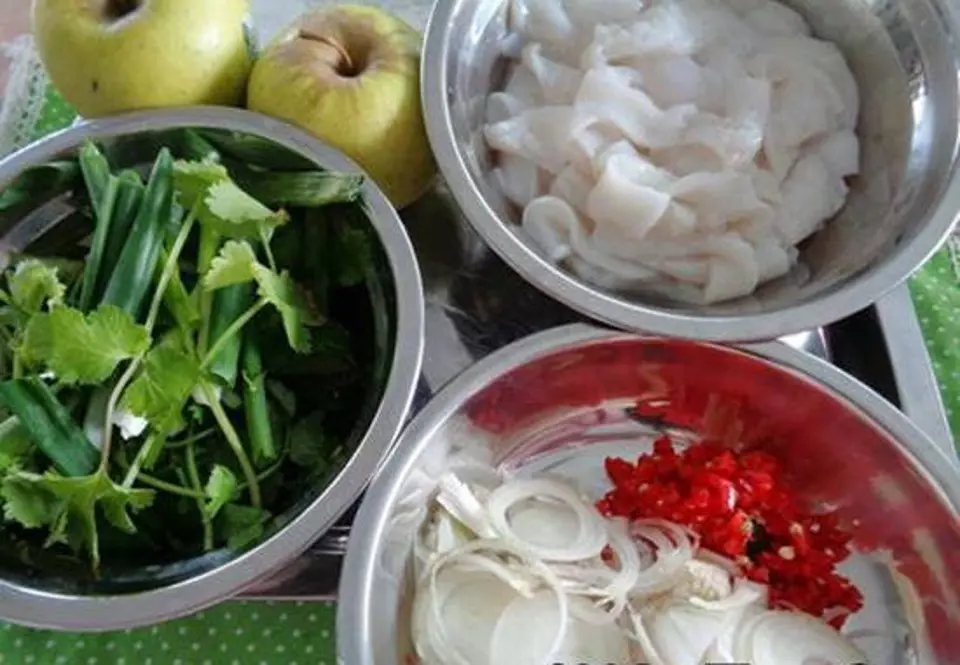 Cách làm gỏi mực táo xanh giòn giòn thanh mát