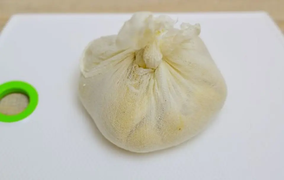 Cách làm món bánh bao nhân bít tết cho bữa sáng