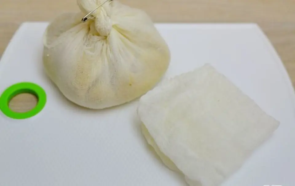 Cách làm món bánh bao nhân bít tết cho bữa sáng