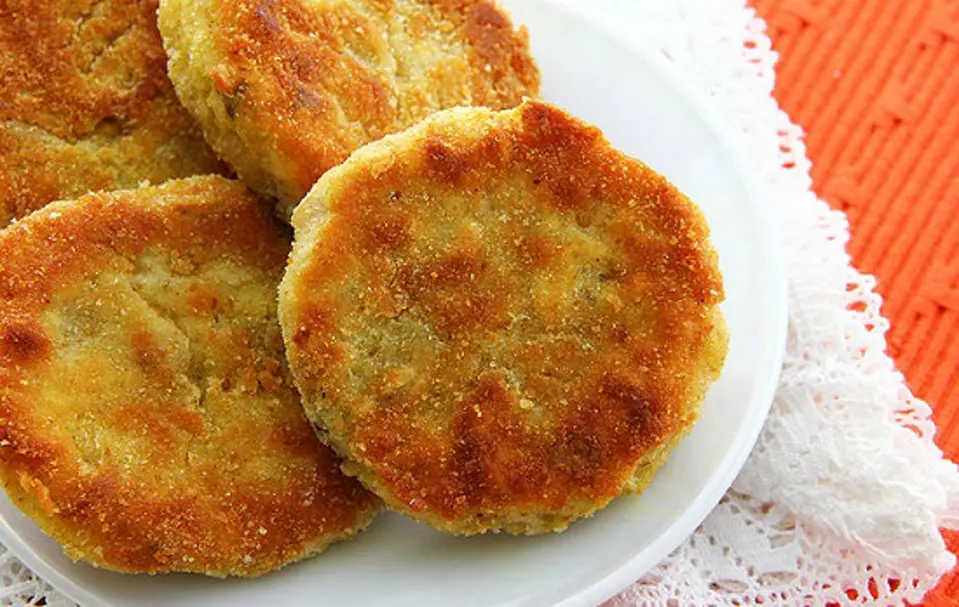 Cách làm món chả gà nấm chiên giòn