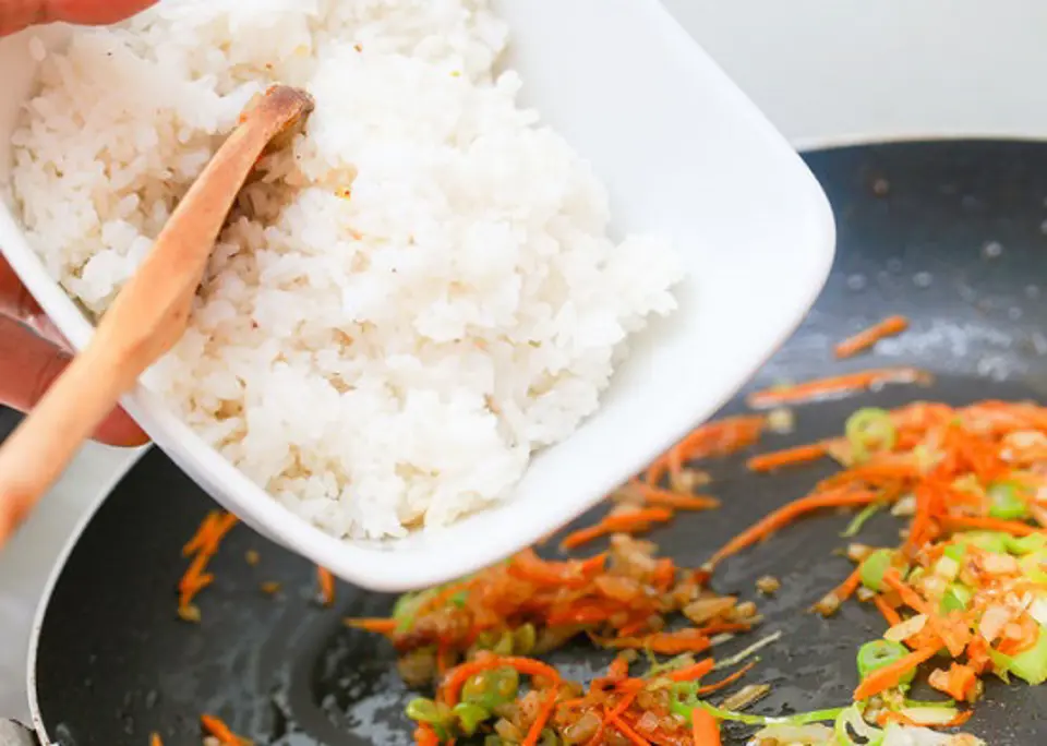 Cách làm món cơm chiên Nhật Bản hấp dẫn mới lạ