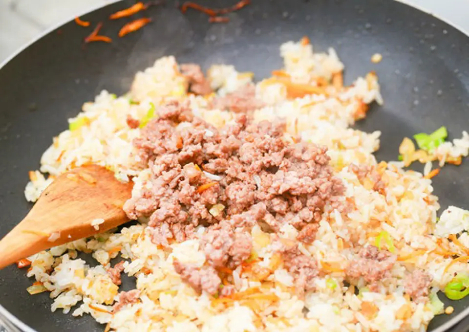 Cách làm món cơm chiên Nhật Bản hấp dẫn mới lạ