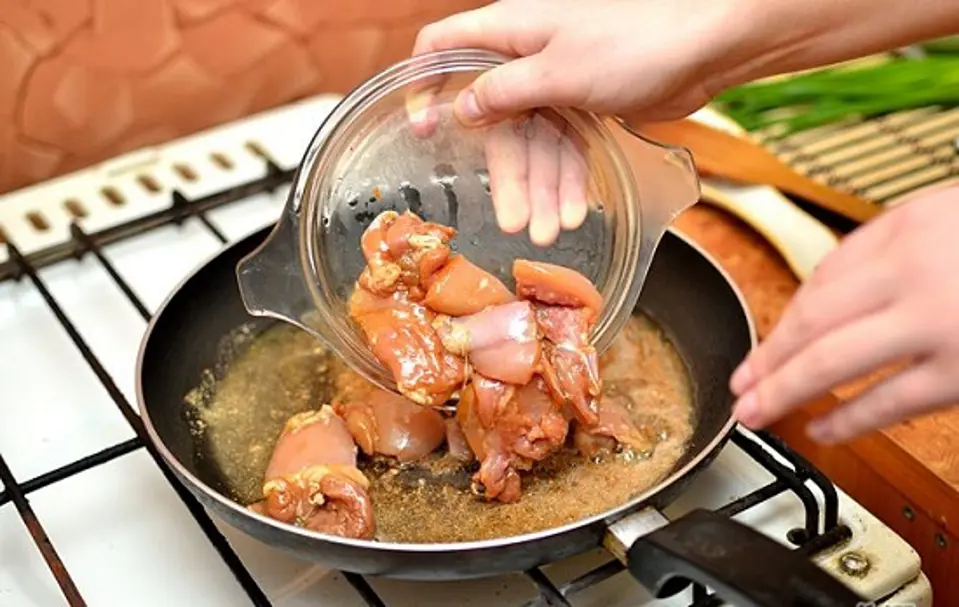 Cách làm món gà chiên sốt rau củ đơn giản