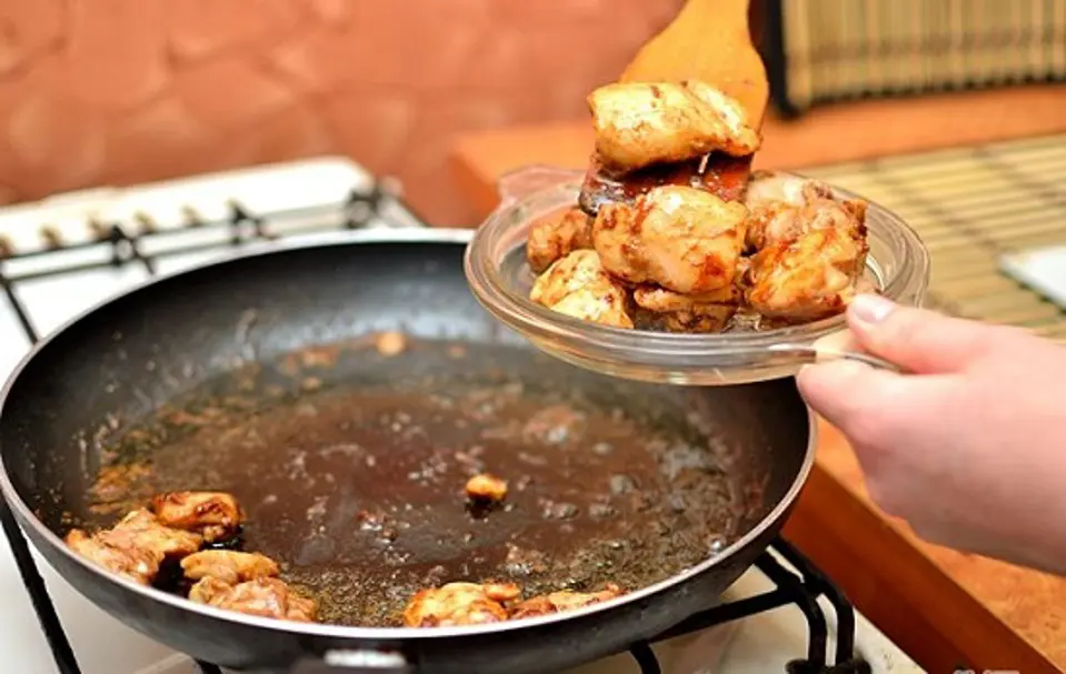 Cách làm món gà chiên sốt rau củ đơn giản