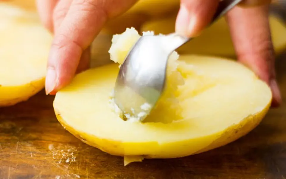 Cách làm món khoai tây bọc bông cải xanh tuyệt ngon ngày hè