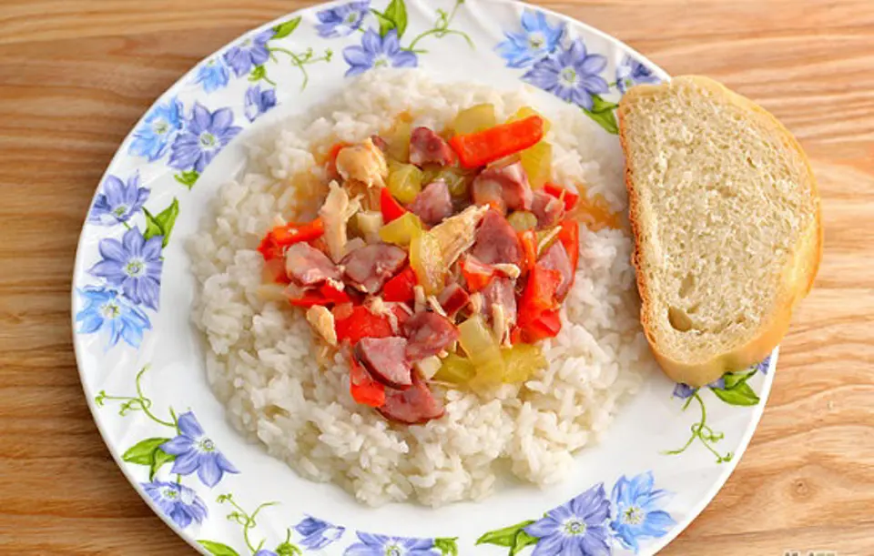 Cách làm soup gà và xúc xích tuyệt ngon
