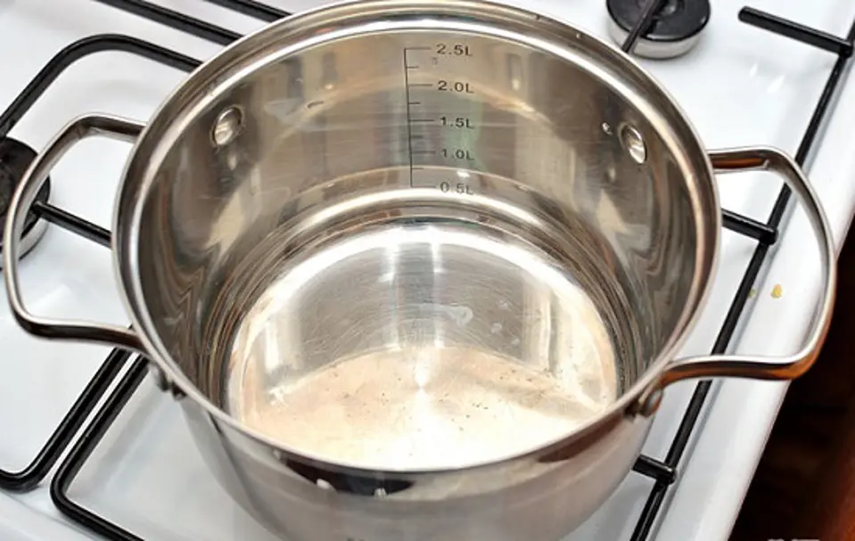 Cách làm soup gà và xúc xích tuyệt ngon