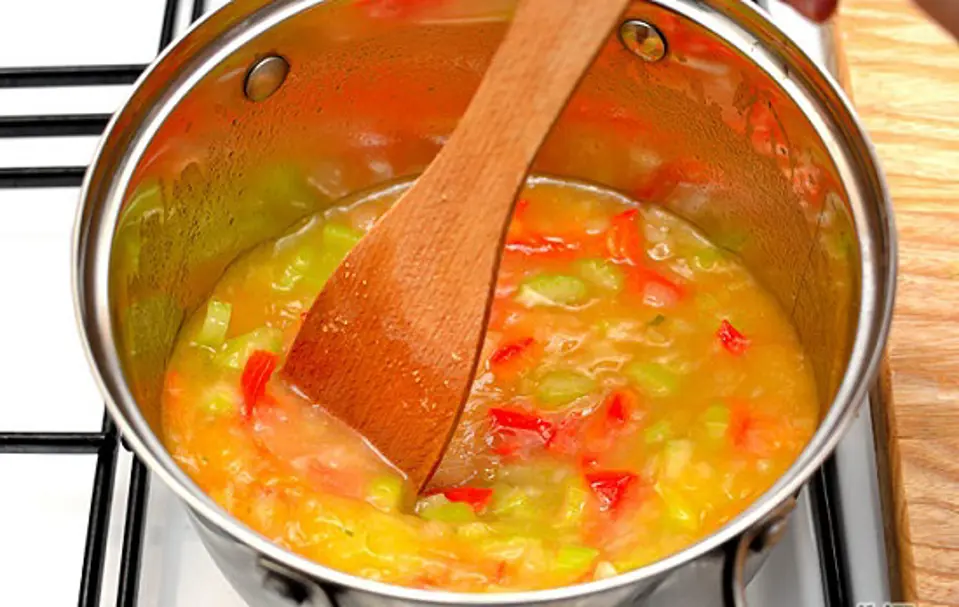 Cách làm soup gà và xúc xích tuyệt ngon
