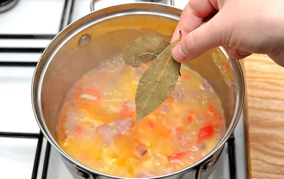 Cách làm soup gà và xúc xích tuyệt ngon