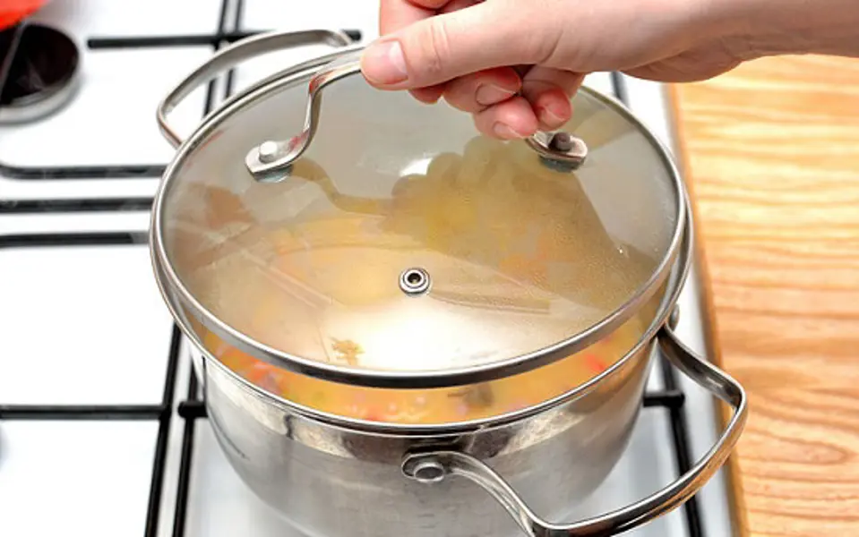 Cách làm soup gà và xúc xích tuyệt ngon