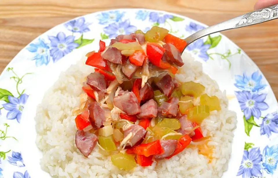 Cách làm soup gà và xúc xích tuyệt ngon
