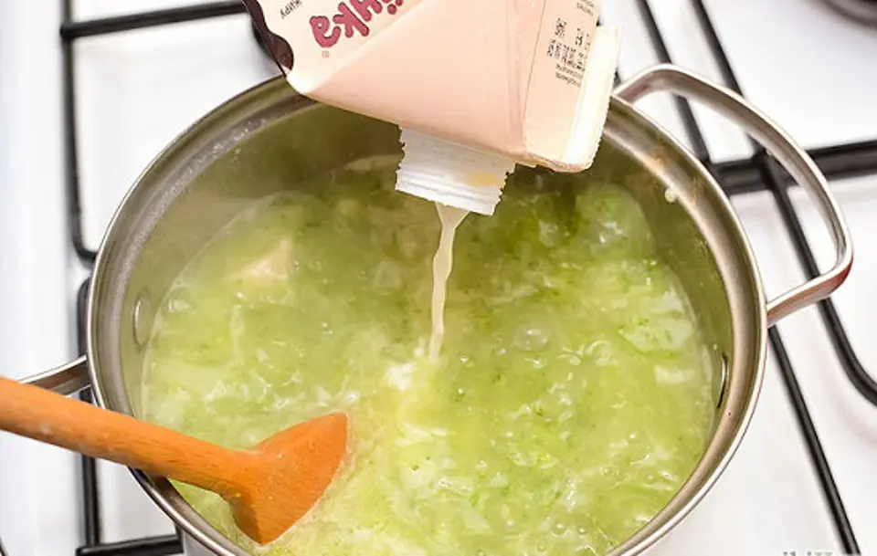 Cách làm soup kem bông cải xanh giải nhiệt cơ thể