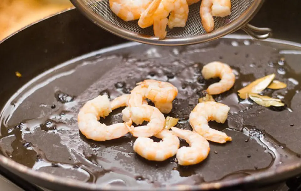 Cách làm tôm xào rau củ mới lạ Cách làm tôm xào rau củ mới lạ
