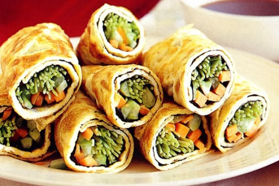 Cách làm trứng cuộn rau củ Cách làm trứng cuộn rau củ