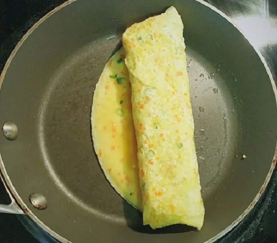 Cách làm trứng cuộn rau củ Cách làm trứng cuộn rau củ