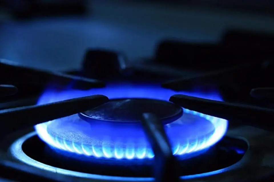 Mẹo rán cá giòn thơm, không bị bắn, bị sát chảo