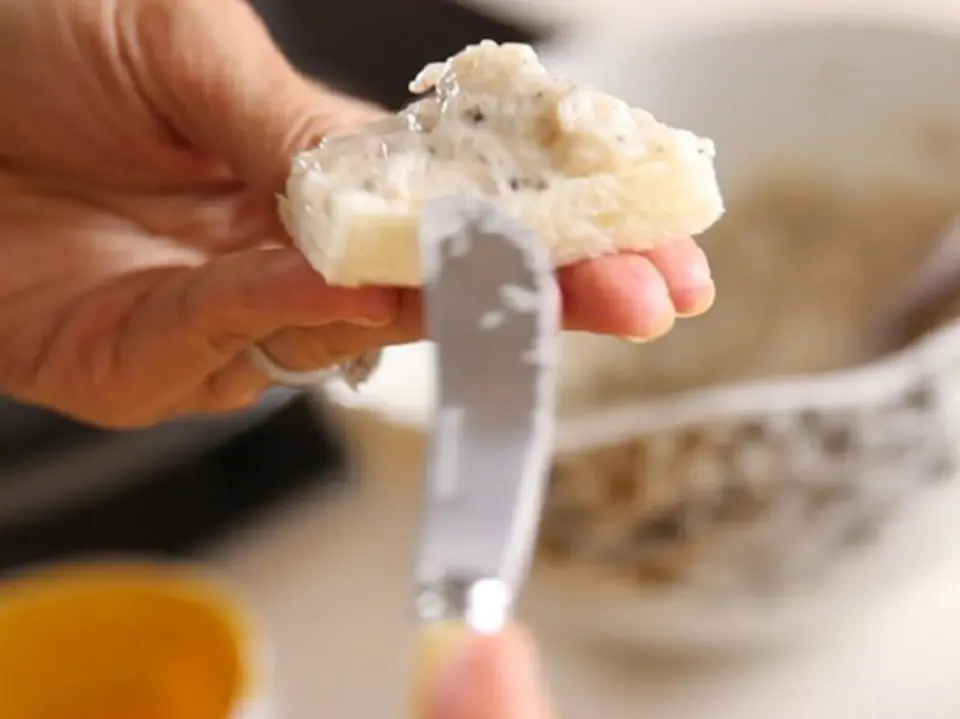 Cách làm bánh mì với tôm chiên xù