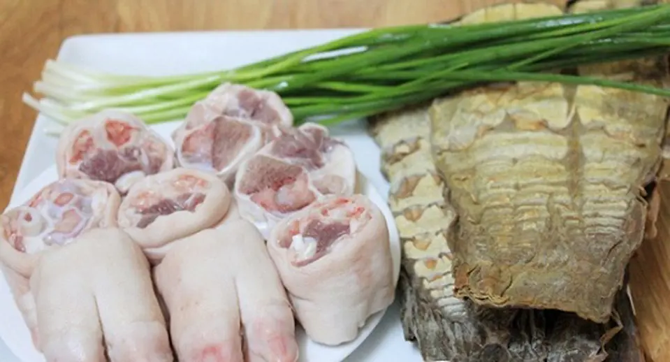 Cách làm canh măng móng giò ngon bổ Cách làm canh măng móng giò ngon bổ