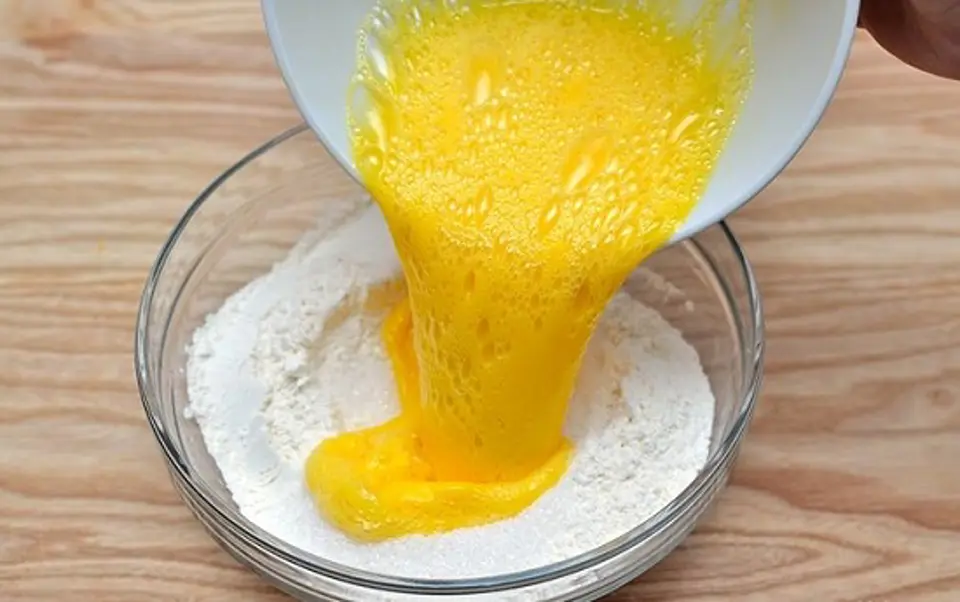 Cách làm món bánh rượu rum trái cây
