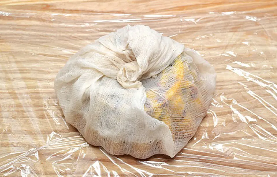 Cách làm món bánh rượu rum trái cây