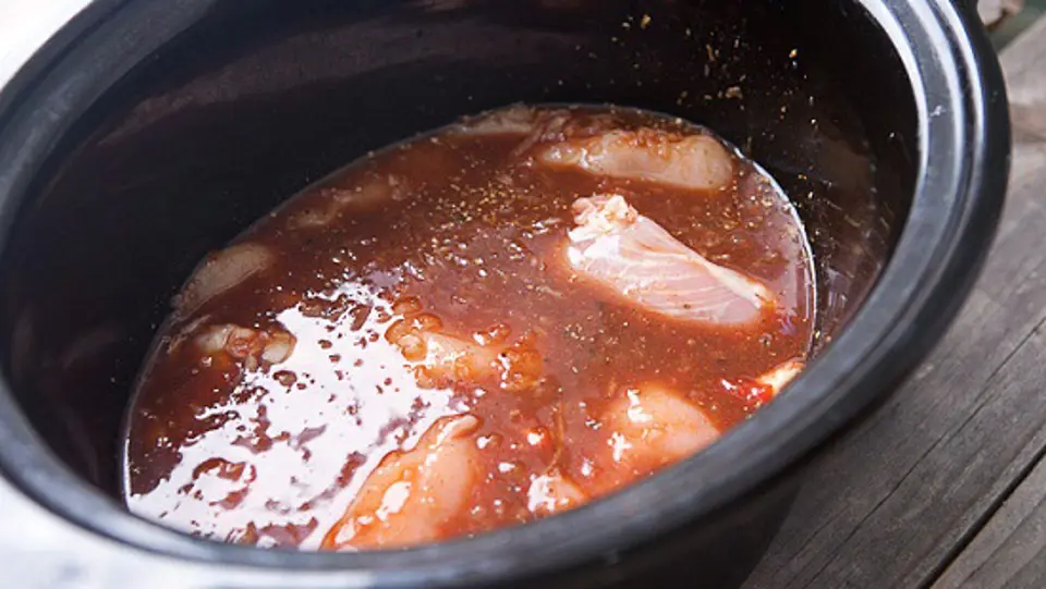 Cách làm món gà hầm với sốt BBQ Coca Cola cực ngon Cách làm món gà hầm với sốt BBQ Coca Cola cực ngon