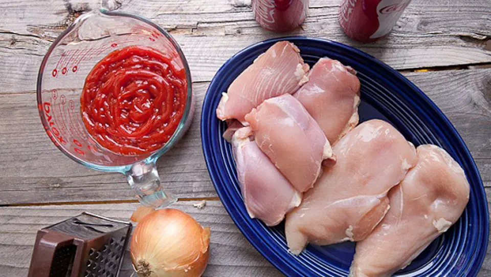 Cách làm món gà hầm với sốt BBQ Coca Cola cực ngon Cách làm món gà hầm với sốt BBQ Coca Cola cực ngon