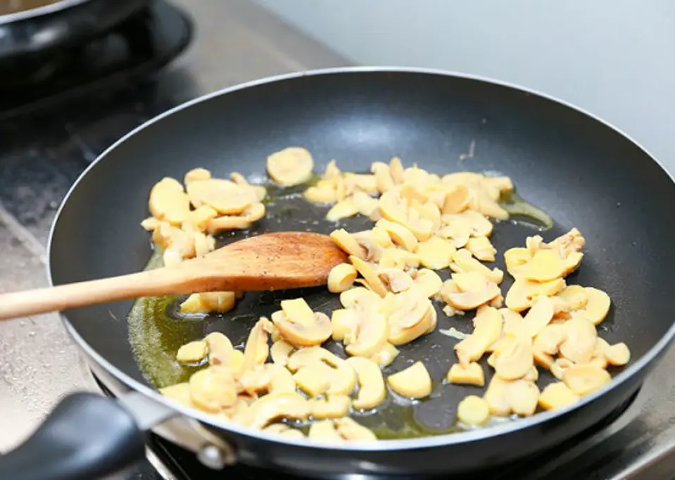 Cách làm món gà tây nhồi thập cẩm