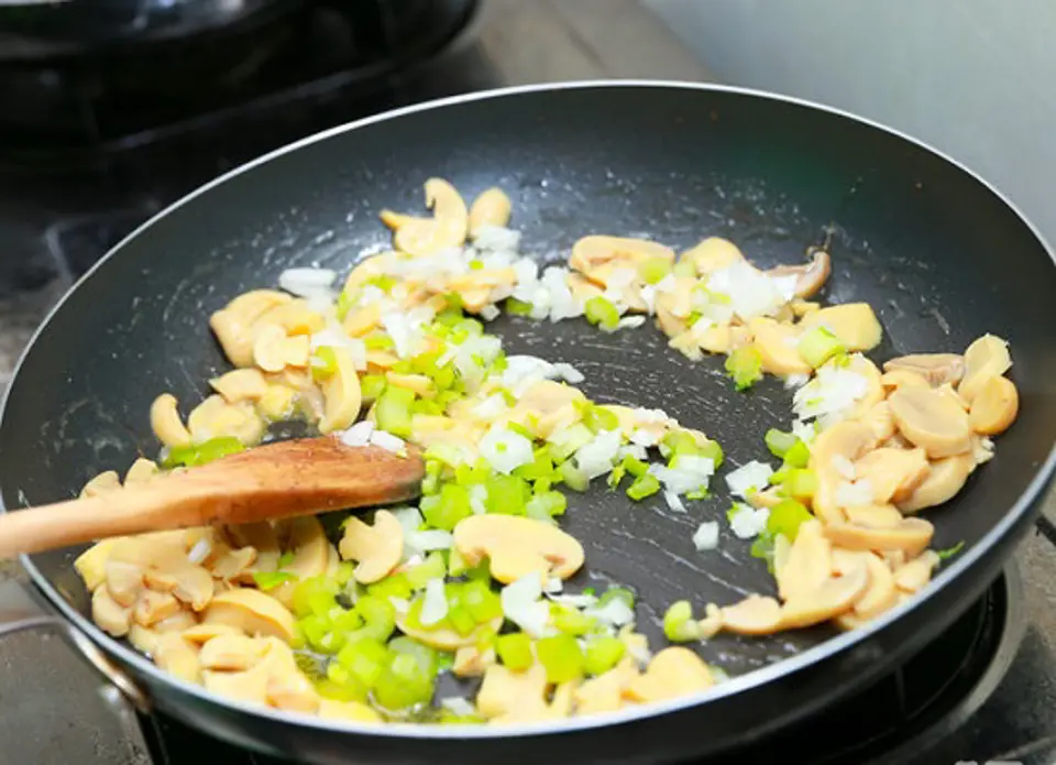 Cách làm món gà tây nhồi thập cẩm