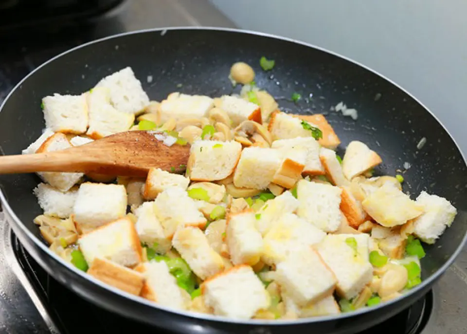Cách làm món gà tây nhồi thập cẩm