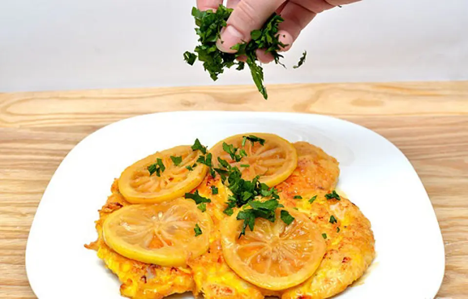 Cách làm món thịt gà chiên sốt chanh hương vị mới lạ