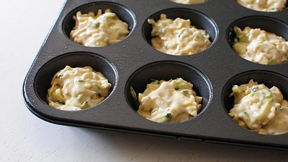 Cách làm muffin bí xanh vị bơ tỏi mềm ngon ngất ngây