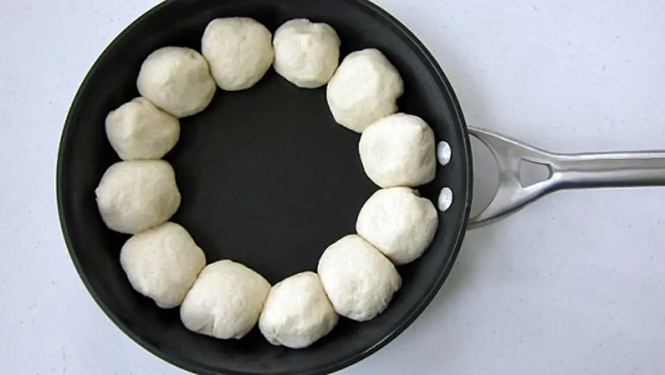 Cách làm pizza chảo nhúng độc đáo